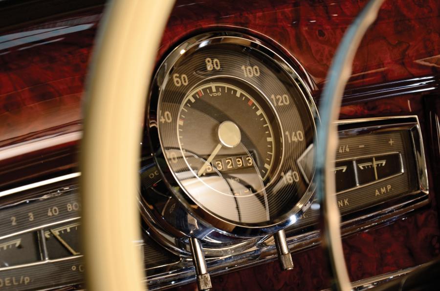  Mercedes-Benz 300 Sliding-Roof Limousine 1952 года  (фото 11 из 17)